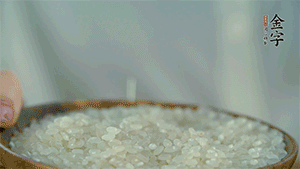 大米、糯米混合上電飯鍋蒸熟。