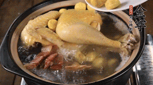 出國(guó)前加少許鹽，撒上蔥花即可。