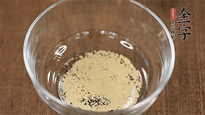 純牛奶溶解稀釋酵母。