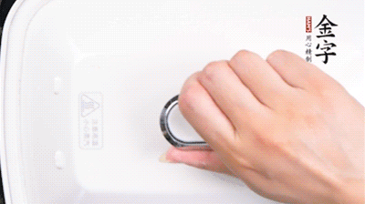 大火煮開后，再上鍋中火蒸20分鐘，出鍋后撒上蔥花。