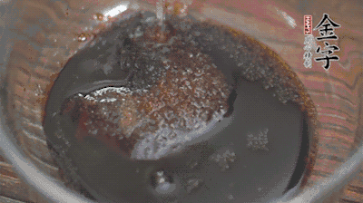 調(diào)配醬汁：耗油、生抽、老抽、糖、鹽、清水?dāng)嚢杈鶆颉?>
					</div>
					<span>步驟 3/5</span>
					<p>調(diào)配醬汁：耗油、生抽、老抽、糖、鹽、清水?dāng)嚢杈鶆颉?/p>
				</li><li>
					<div   id=