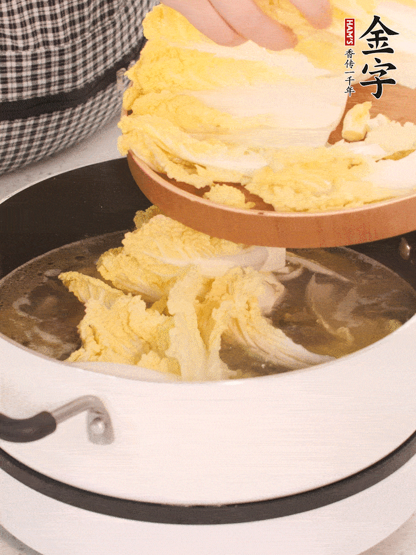 放入娃娃菜、金針菇再燉煮5分鐘。