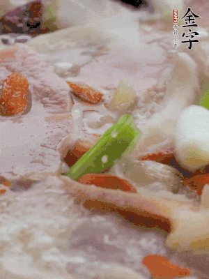 最后下枸杞、蒜白。