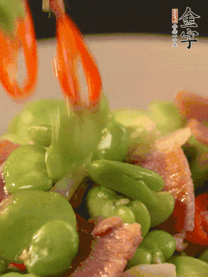 加清水略微煮2分鐘即可出鍋。