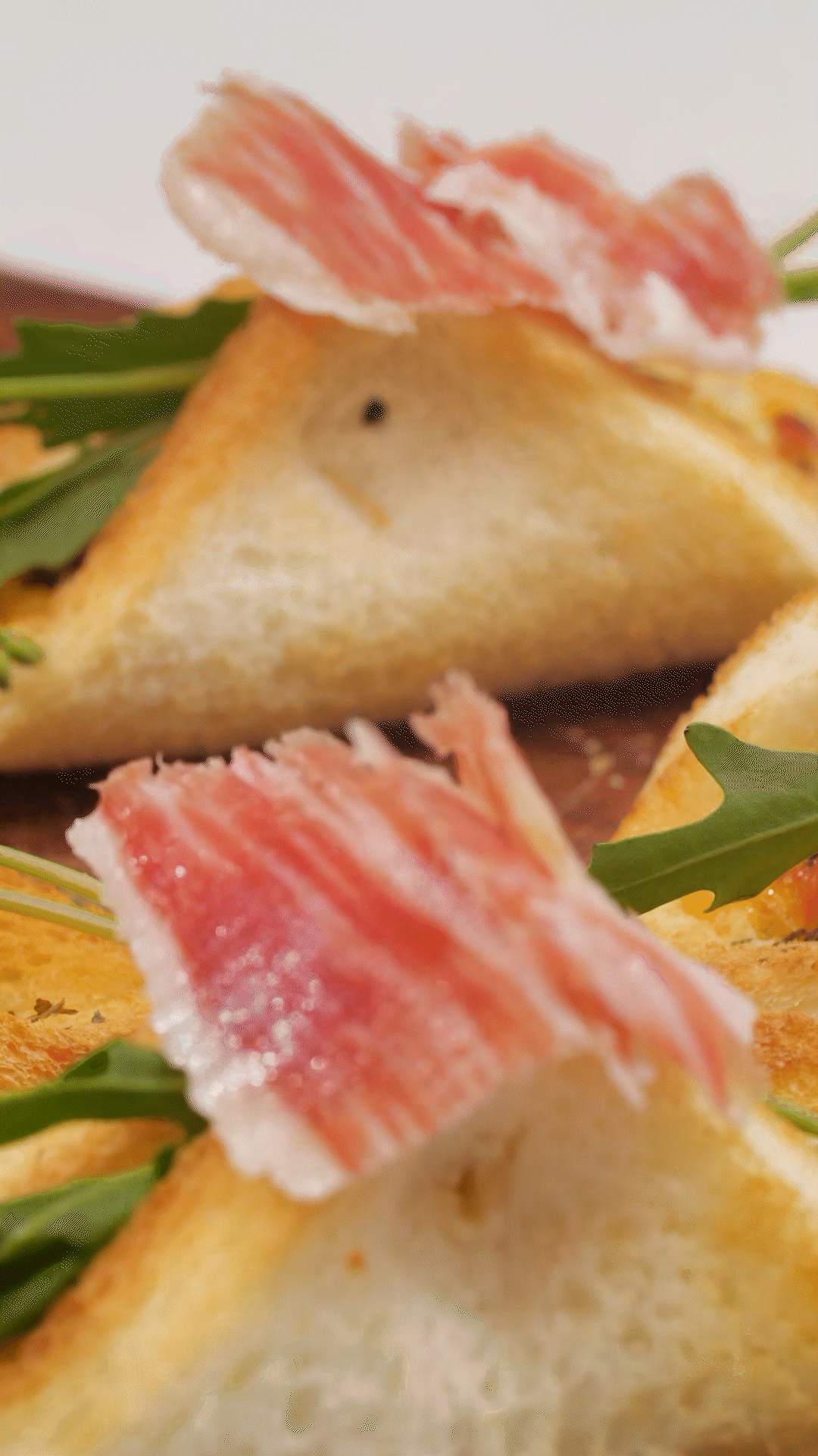 空氣炸鍋或烤箱180度5分鐘，撒歐芹碎
